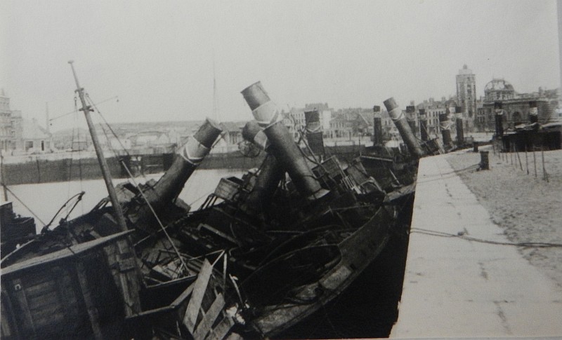 Foto Hafen Dünkirchen nach Bombardierung durch deutsche Luftwaffe Foto Hafen Dünkirchen nach Bombardierung durch deutsche Luftwaffe