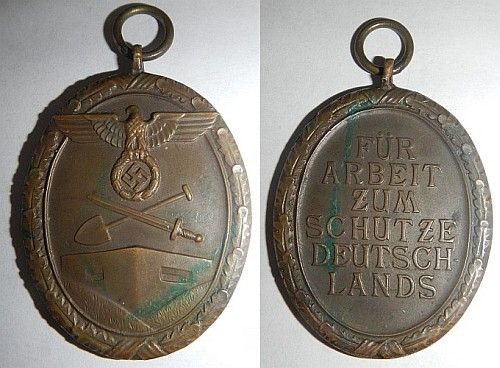 Foto vom Orden Reichsarbeitsdienst - Westwallabzeichen Foto vom Orden Reichsarbeitsdienst - Westwallabzeichen