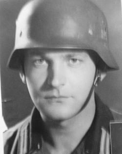 Foto des Soldaten Gustl Müller beim Pflichtwehrdienst in Karlsruhe